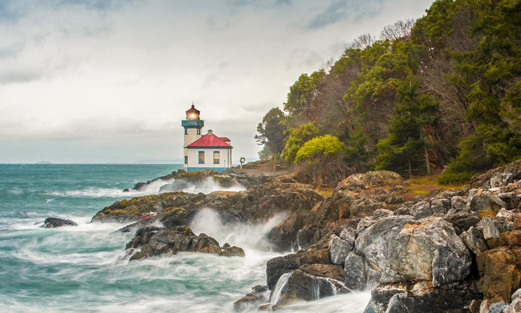 The Gorgeous Oregon Coastline Is a Beachcomber's Paradise