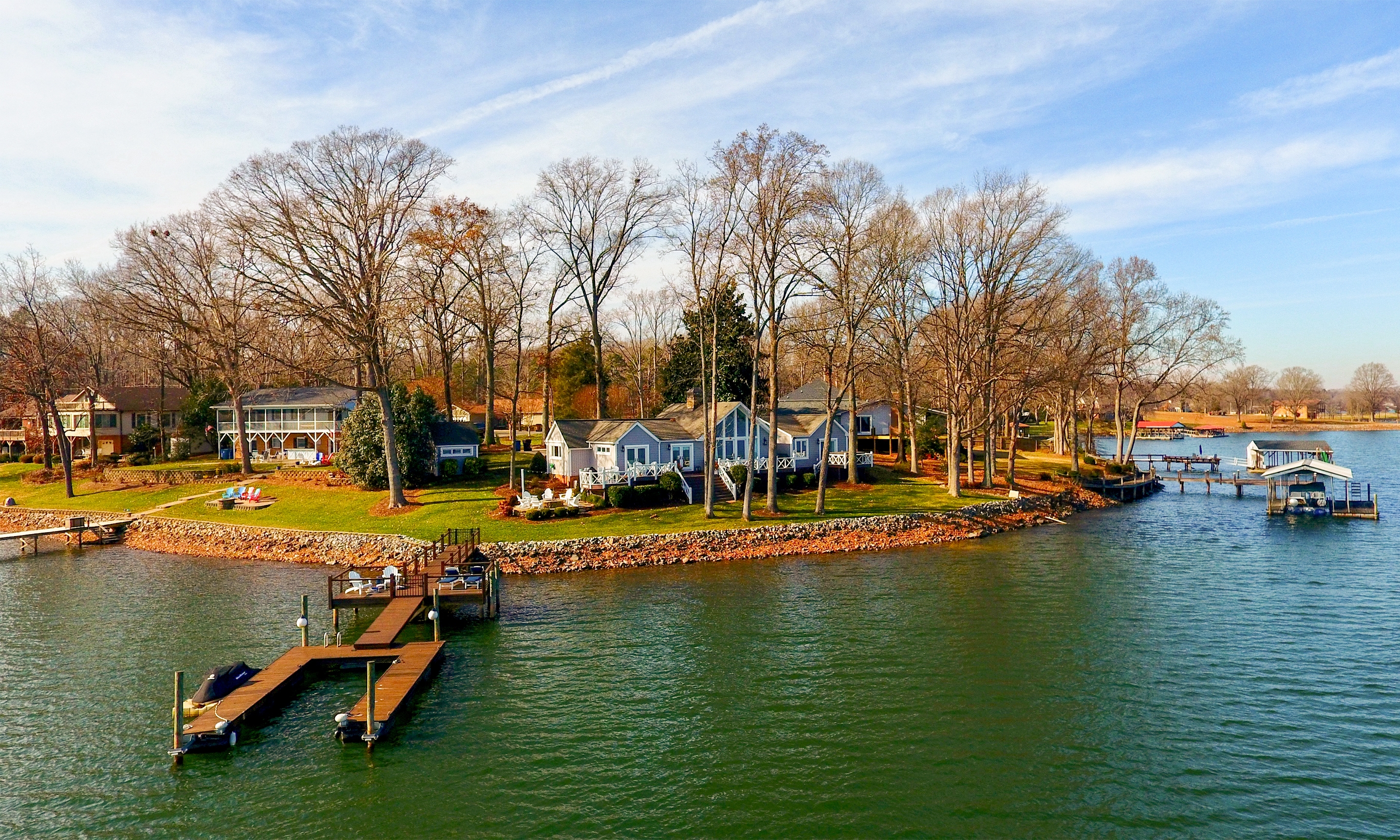 Scenic lake house with private covered dual-slip and two covered lake-view  decks - Ten Mile