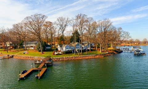 Домови за изнајмување со базен во Lake Norman