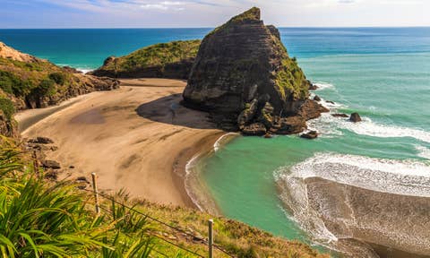 Holiday rentals in Piha