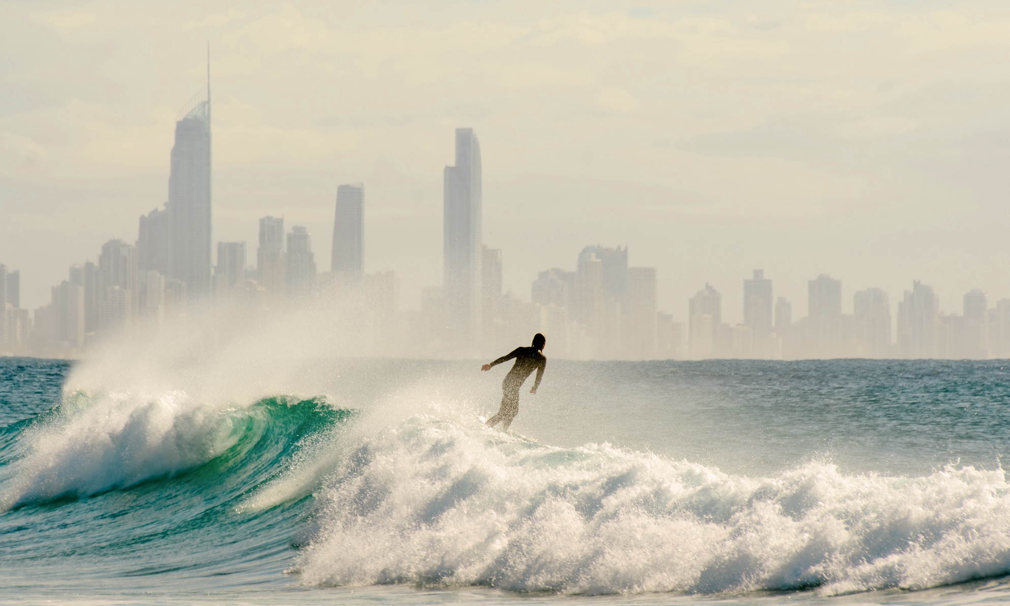 Surfing Super Smooth Waves - Surfers Paradise and Straddie 