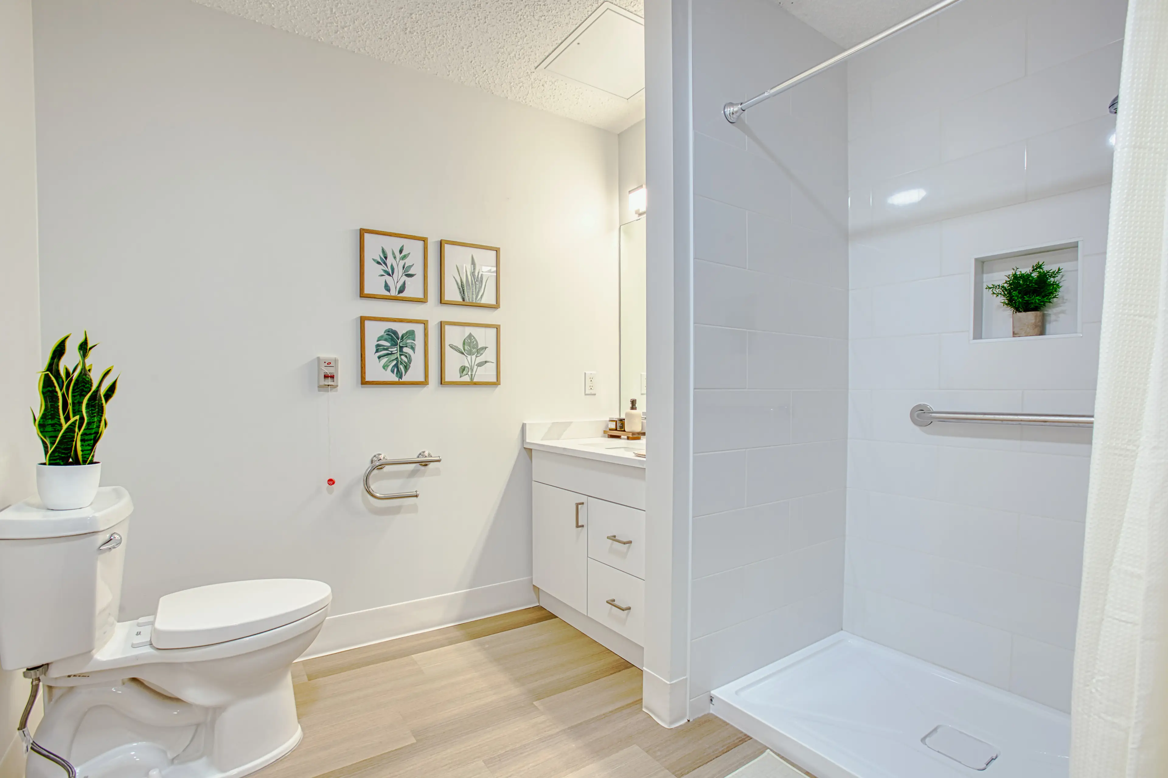 Model Suite, Bathroom 1