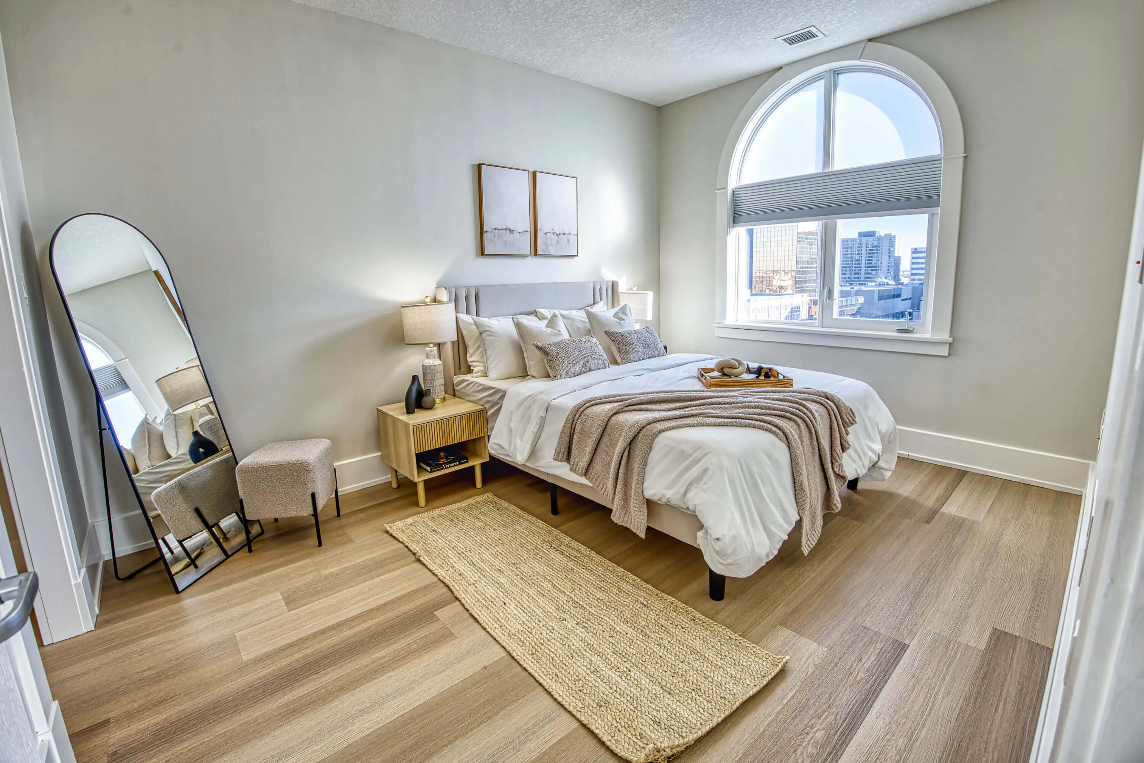 Renaissance Model Suite, Bedroom