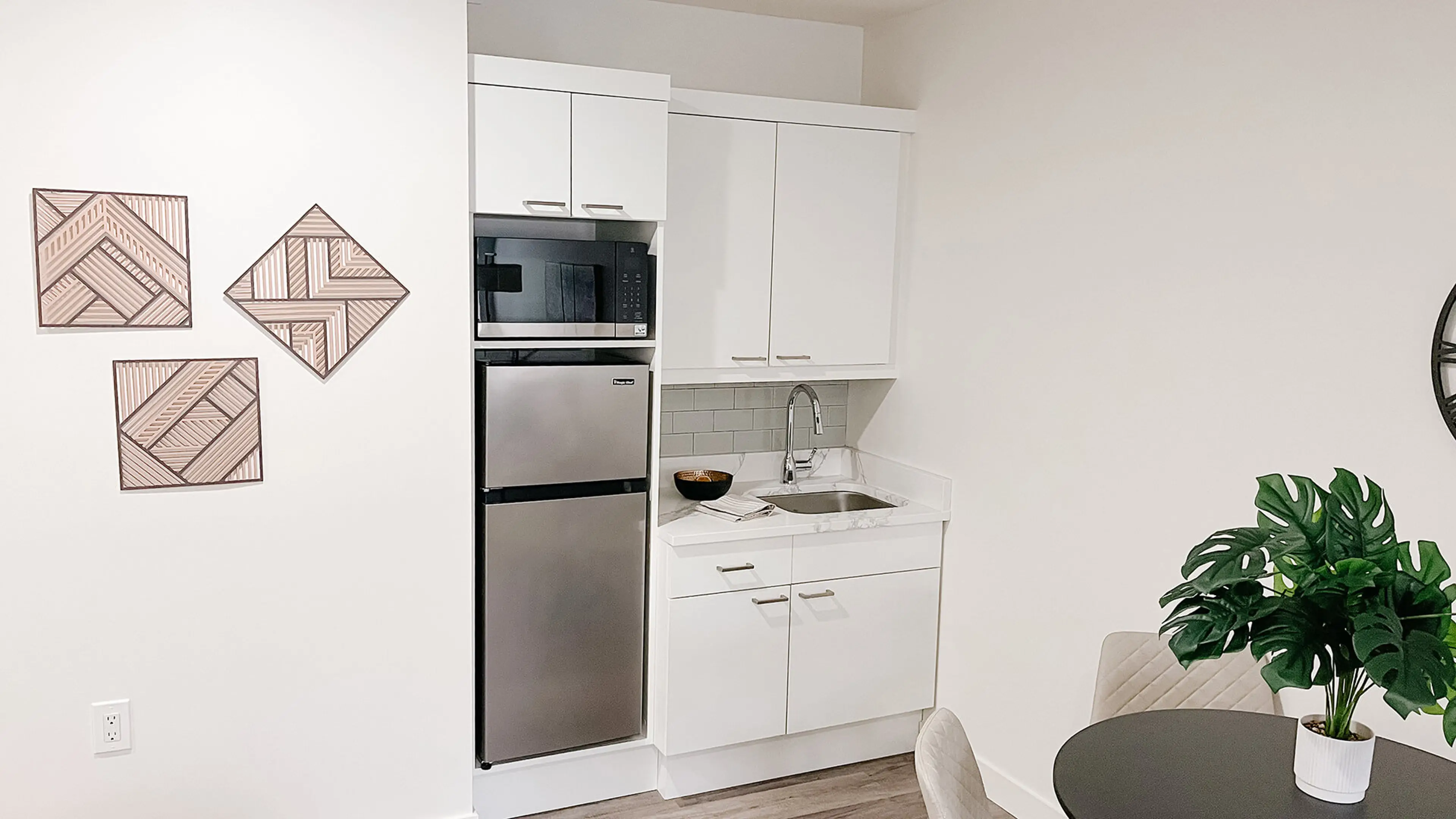 The Bentley Saskatoon Model Suite Kitchenette