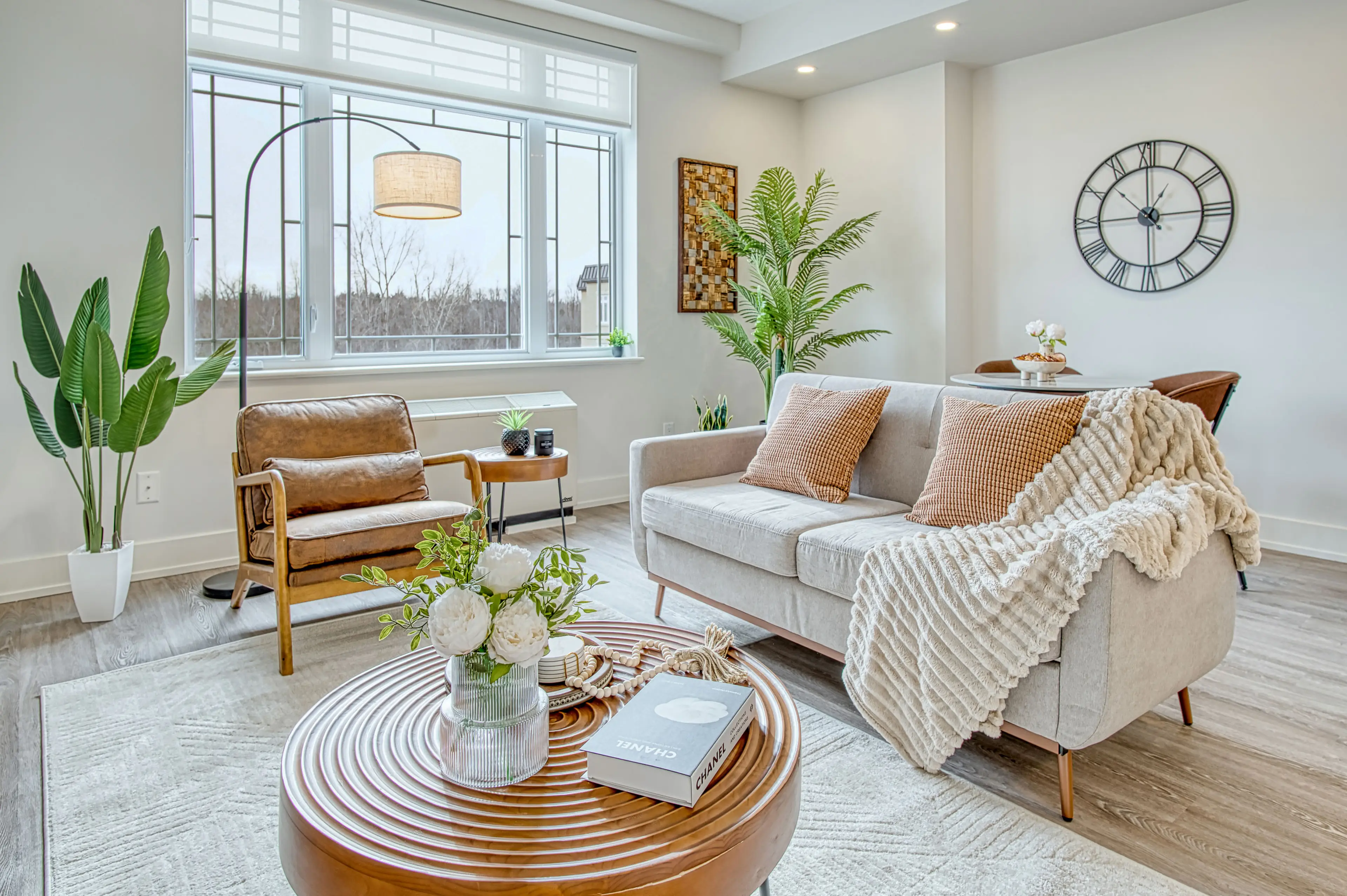 Model Suite Living Room