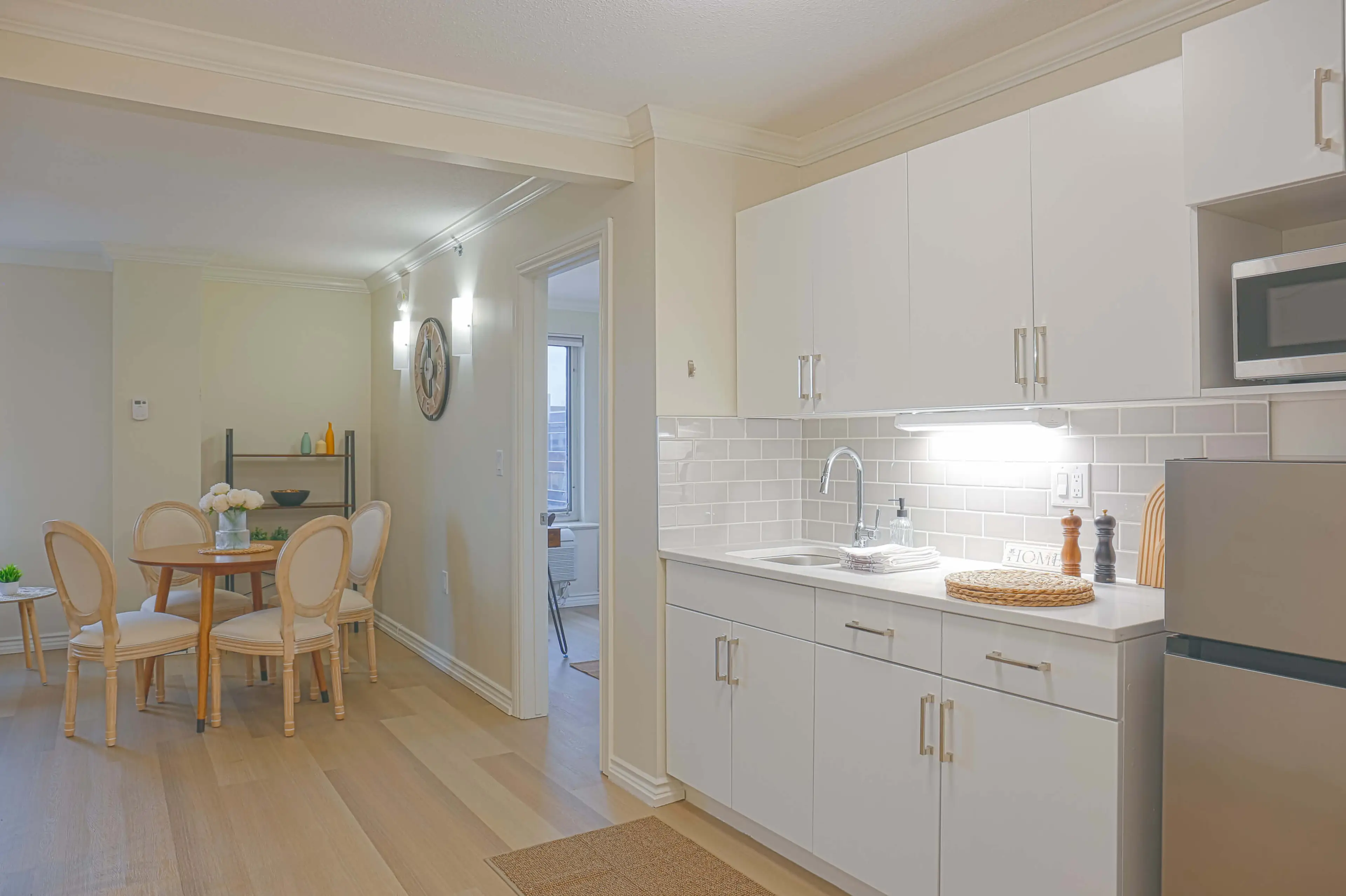 The Franklin Model Suite, Kitchenette and Dining Area