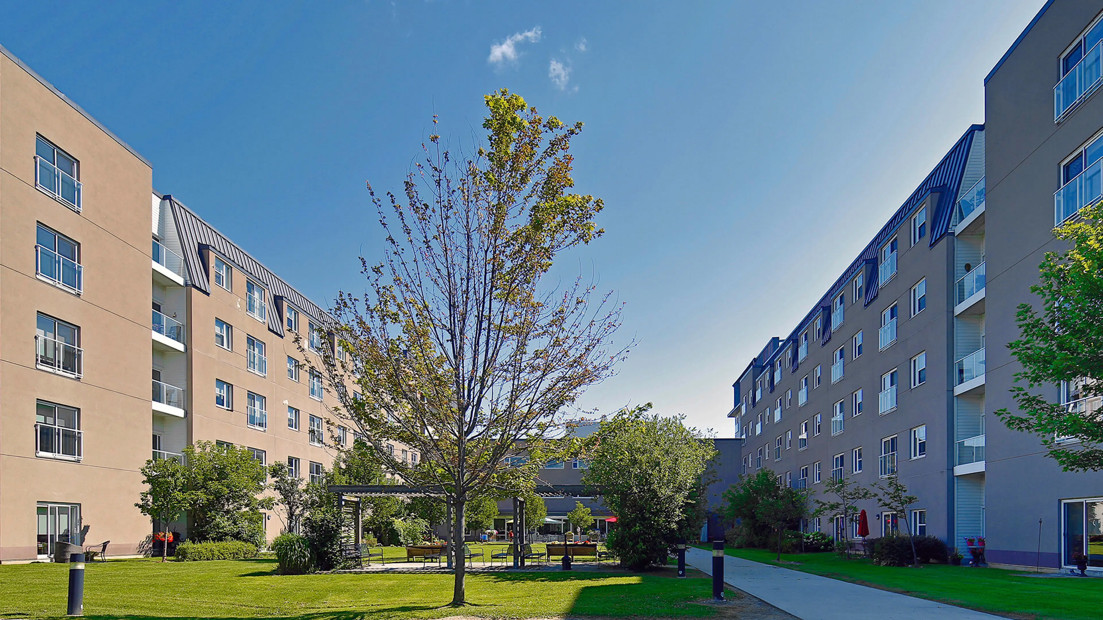 Courtyard, Greenway, Brampton