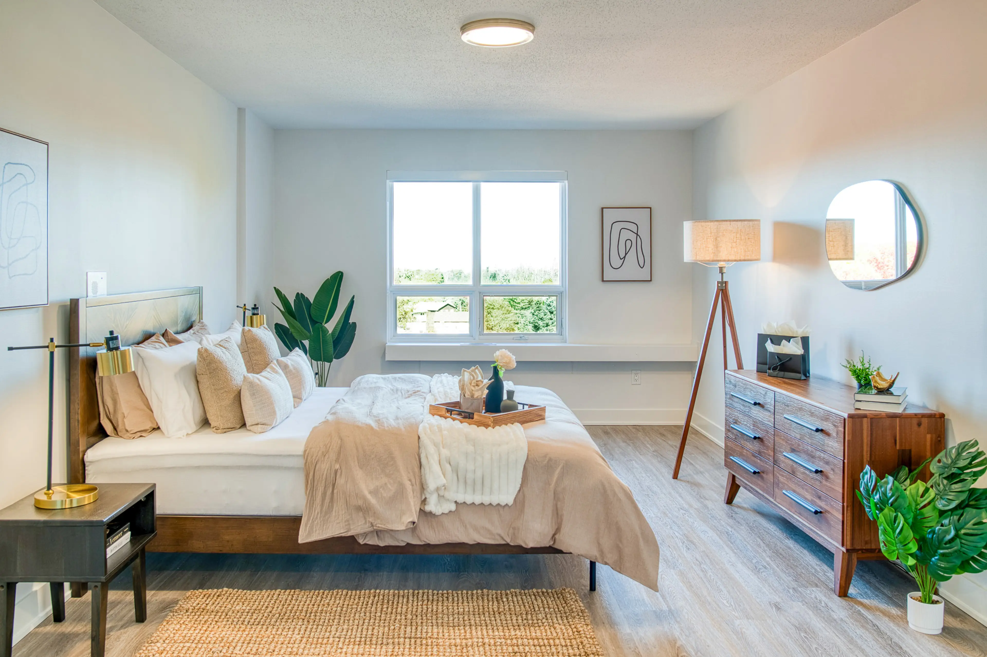 Landmark Court - Model Suite Bedroom 