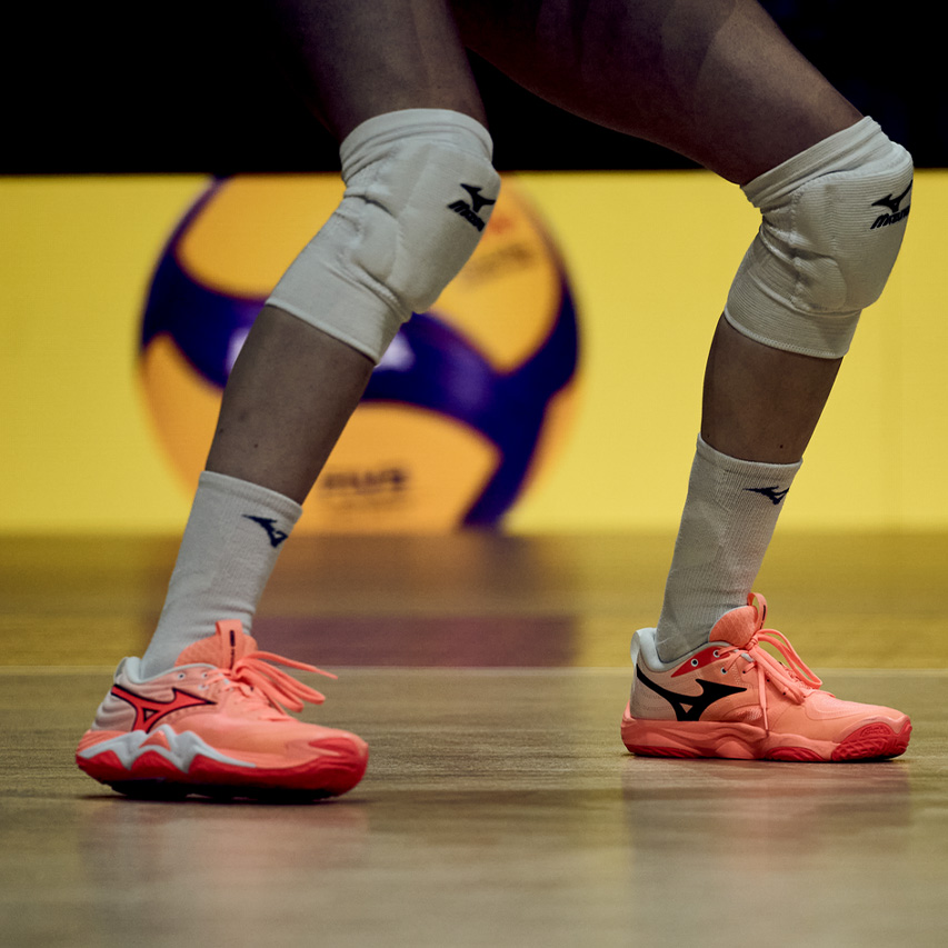 Wave Momentum Elite Unisex Volleyball Shoe - Mizuno USA