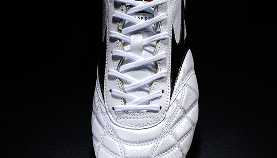 Morelia II Made in Japan KL Soccer Cleat, Cross Stitch - Mizuno USA
