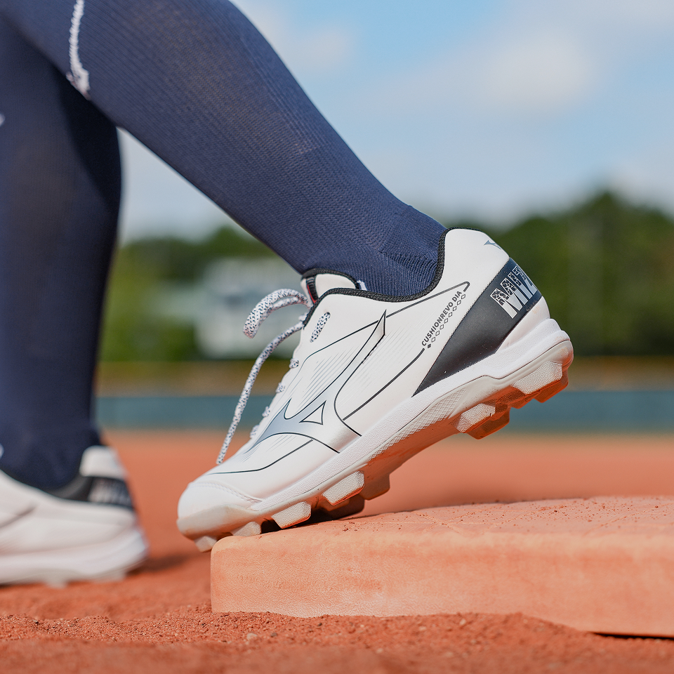 Youth CUSHIONREVO DIAMOND JR Low Baseball Cleat - Mizuno USA