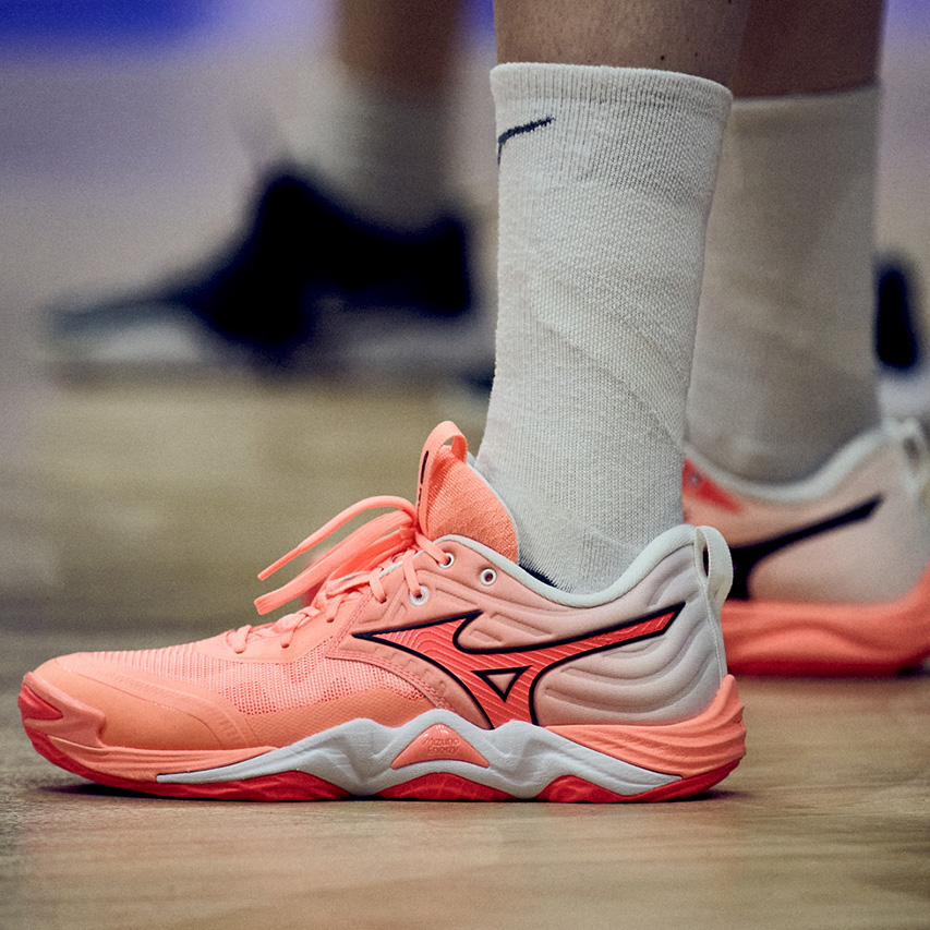 Wave Momentum Elite Unisex Volleyball Shoe - Mizuno USA