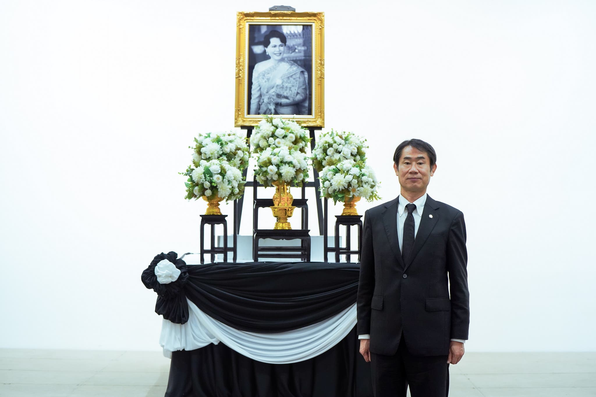 ตรีเพชรอีซูซุเซลส์ และกลุ่มตรีเพชร ร่วมถวายอาลัย “สมเด็จบรมราชชนนีพันปีหลวง”