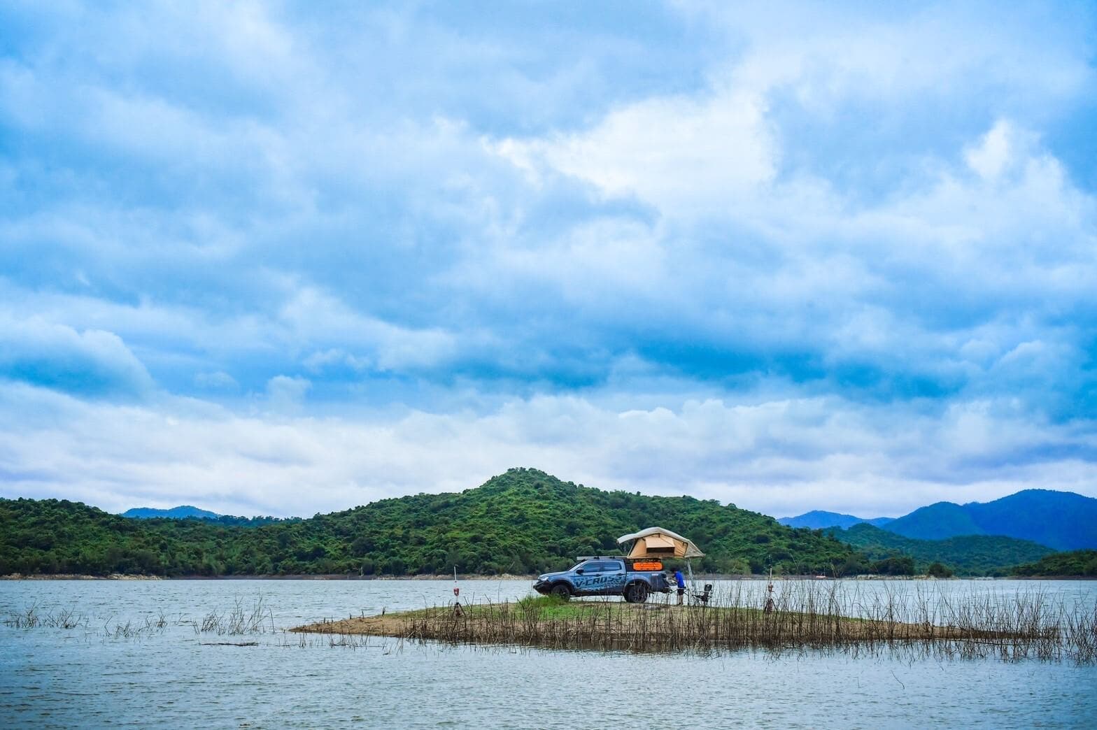 ISUZU V-Cross 4x4 คือรถคู่ใจที่สามารถพาผมออกไปผจญภัยในโลกอันกว้างใหญ่และงดงามใบนี้ ไปได้ทุกที่ ทุกเส้นทาง