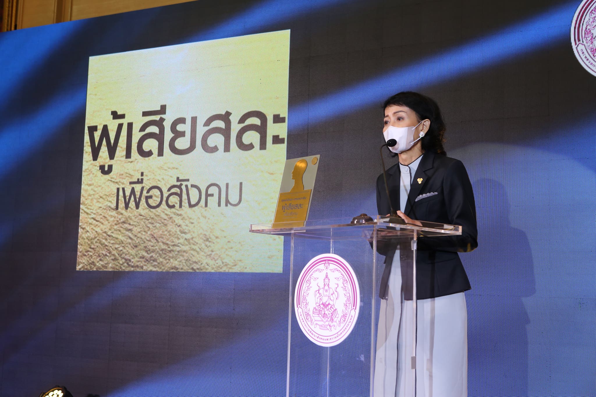 ปนัดดา เจณณวาสิน ผู้บริหารหญิงอีซูซุ รับรางวัลเกียรติยศ "ผู้เสียสละเพื่อสังคม"