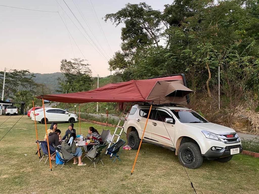 คันเดียวจบเลย ขึ้นเขาลงห้วยพาไปได้หมด ภายในกว้างขนสัมภาระอุปกรณ์ได้เยอะมาก ไปเที่ยวอุ่นใจไปได้ทั้งครอบครัวไม่ต้องกังวล