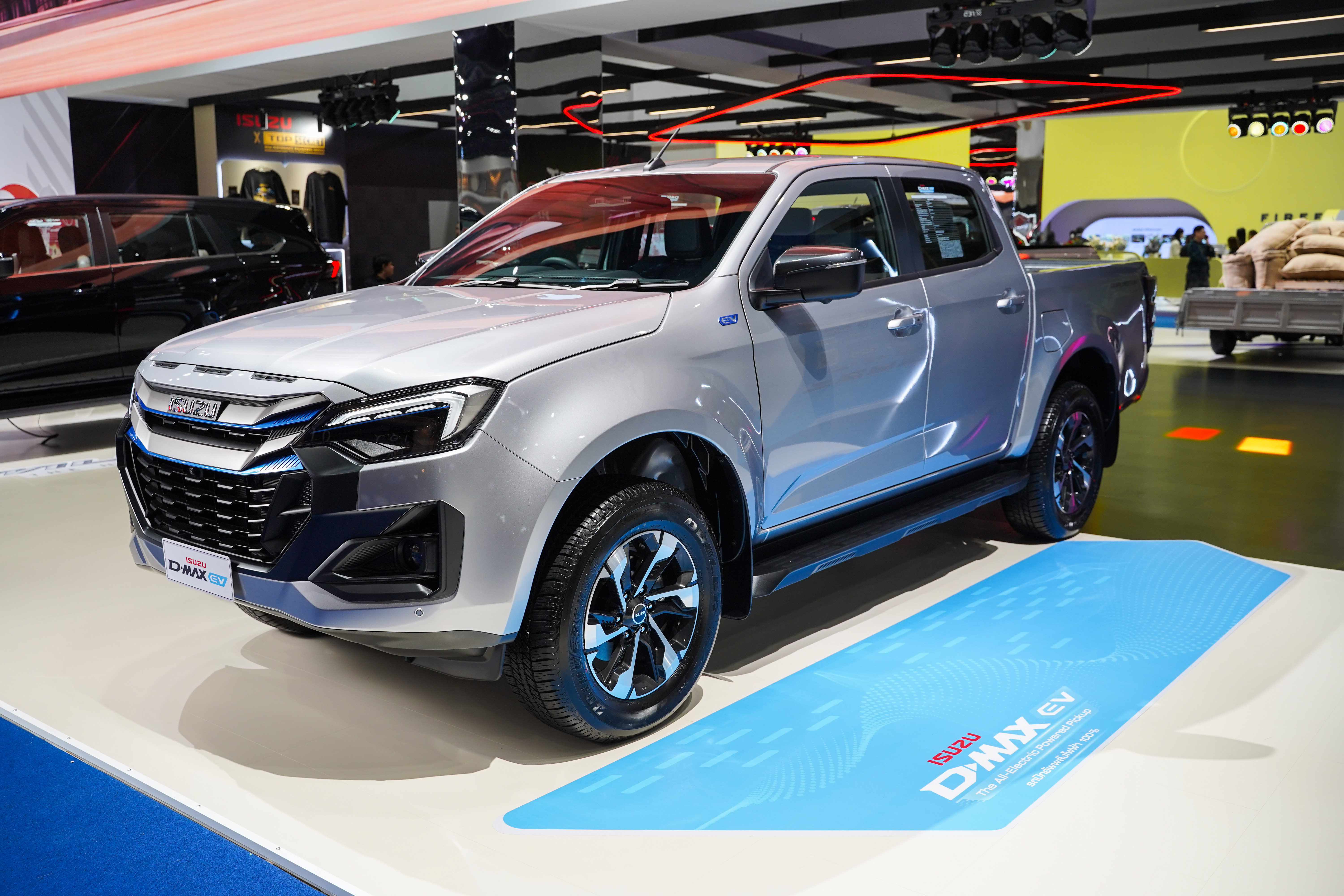 https://images.contentstack.io/v3/assets/blt04fb7dc282801dd0/blt790936ea459d5c27/69c1f8755dd8292465c30011/Isuzu_D-Max_EV_(1).jpg?format=pjpg&auto=webp&quality=75&width=828&dpr=1.5