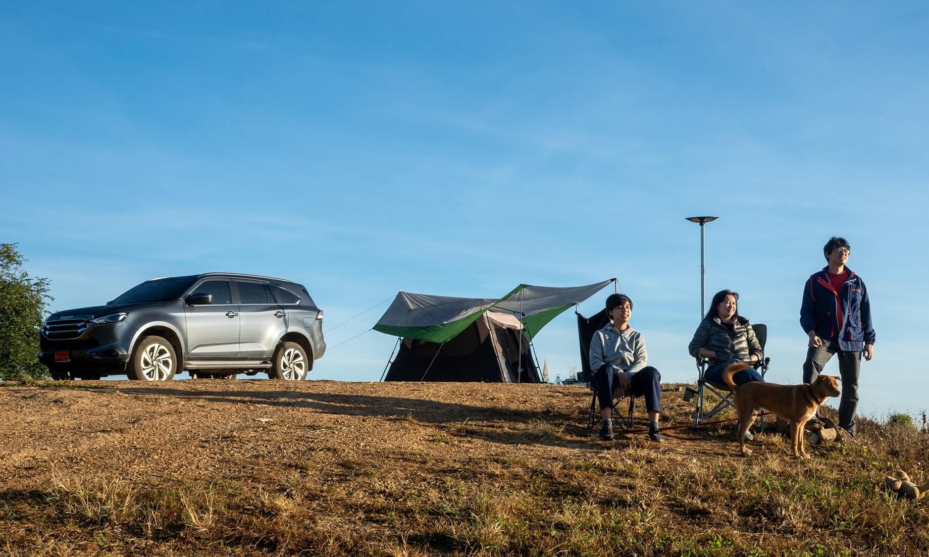 เป็นครั้งแรกที่หมาน้องหมาไป Camping ด้วย เจ้ารถ MU-X ทำหน้าที่ได้สมบูรณ์แบบทีเดียว