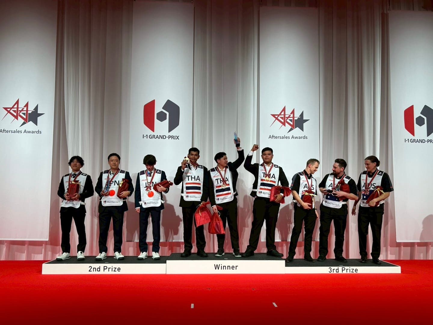 ทีมช่างอีซูซุไทยยืนหนึ่งเวทีโลก คว้าแชมป์การแข่งขัน I-1 Grand Prix ที่ญี่ปุ่น