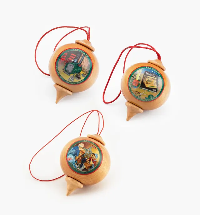 image of Trio de boules commémoratives Lee Valley