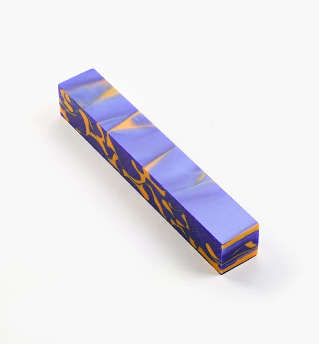 image of Carrelet de stylo en résine acrylique, volutes bleues et orange