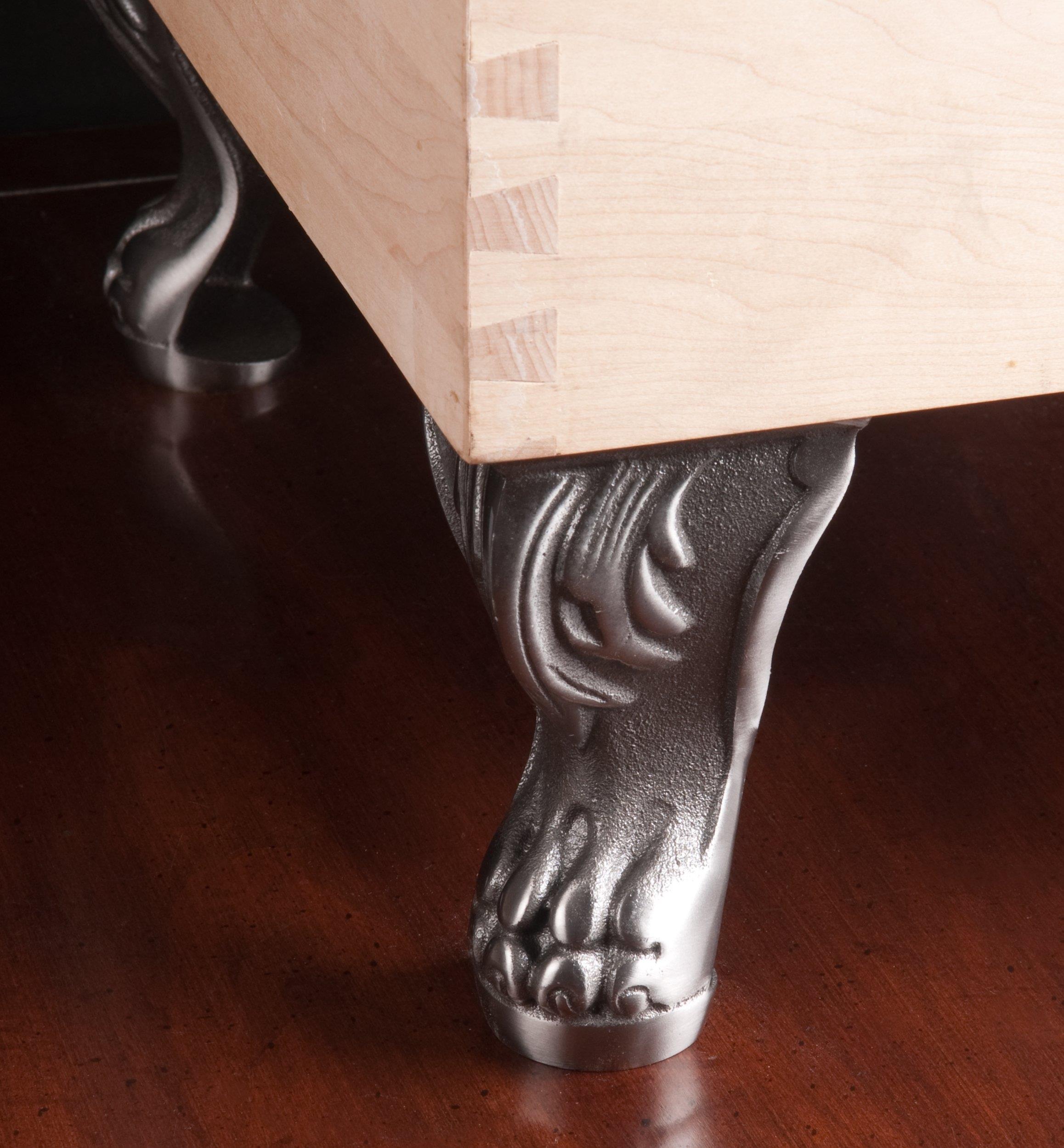 Pieds de meuble à griffes de lion en fonte