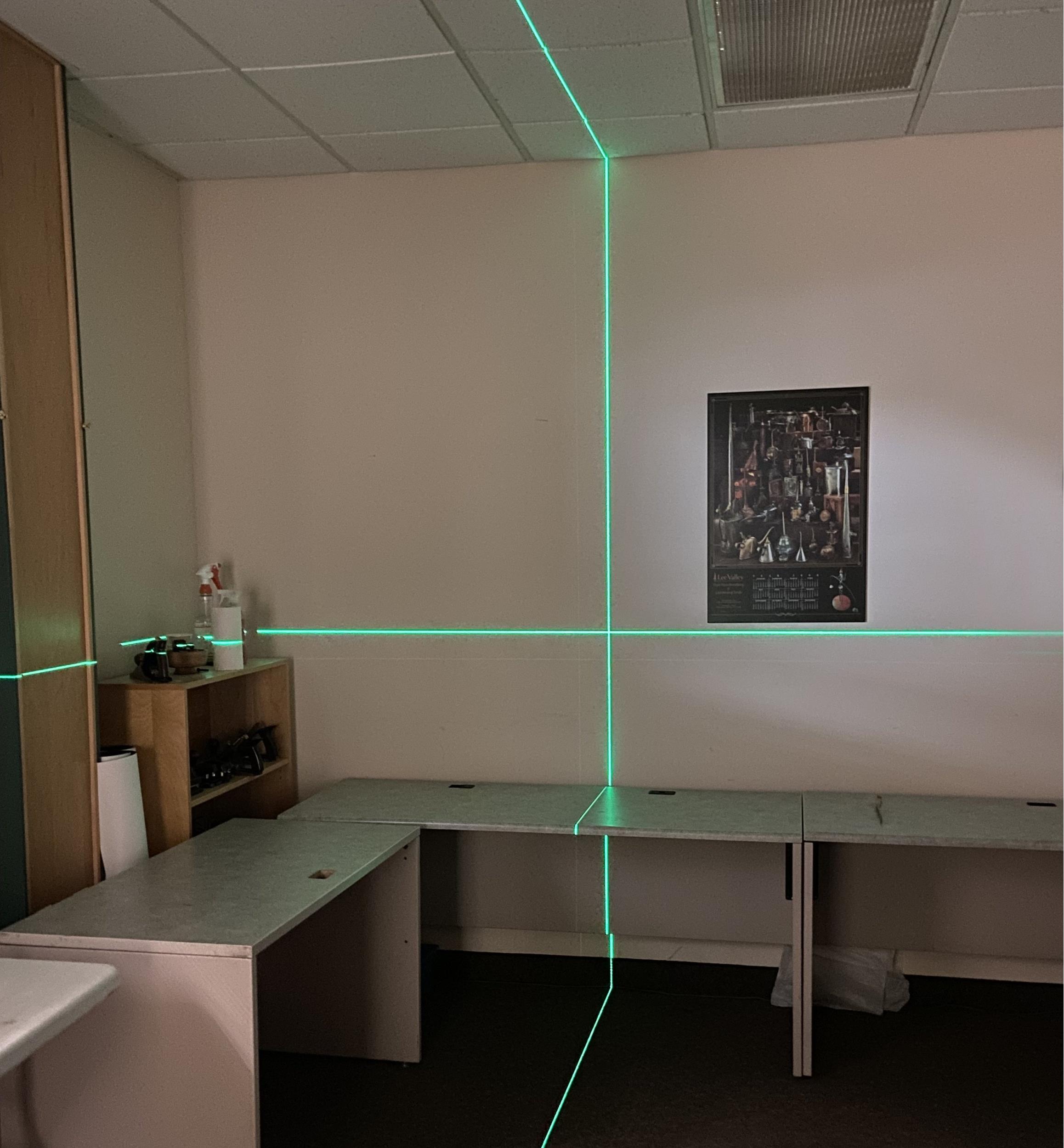 Niveau laser en croix