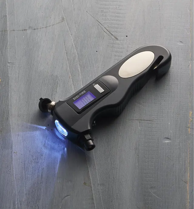 image of 0 to 150 psi Digital Tire-Pressure Gauge