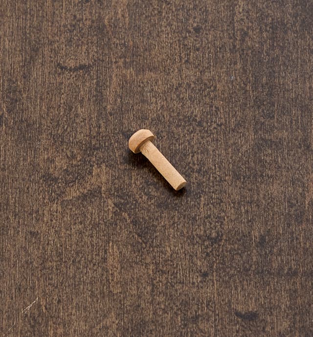 image of Petit essieu en bois pour roue de véhicule-jouet