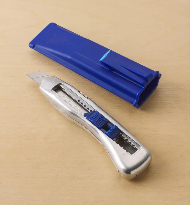 image of Couteau à lame sécable Delphin 2004 avec étui