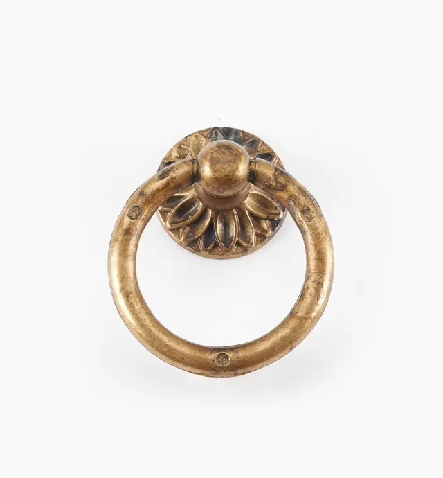 image of Poignées à anneau à motif floral Louis XVI