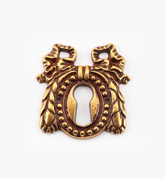 image of Louis XVI Ribbon Escutcheon