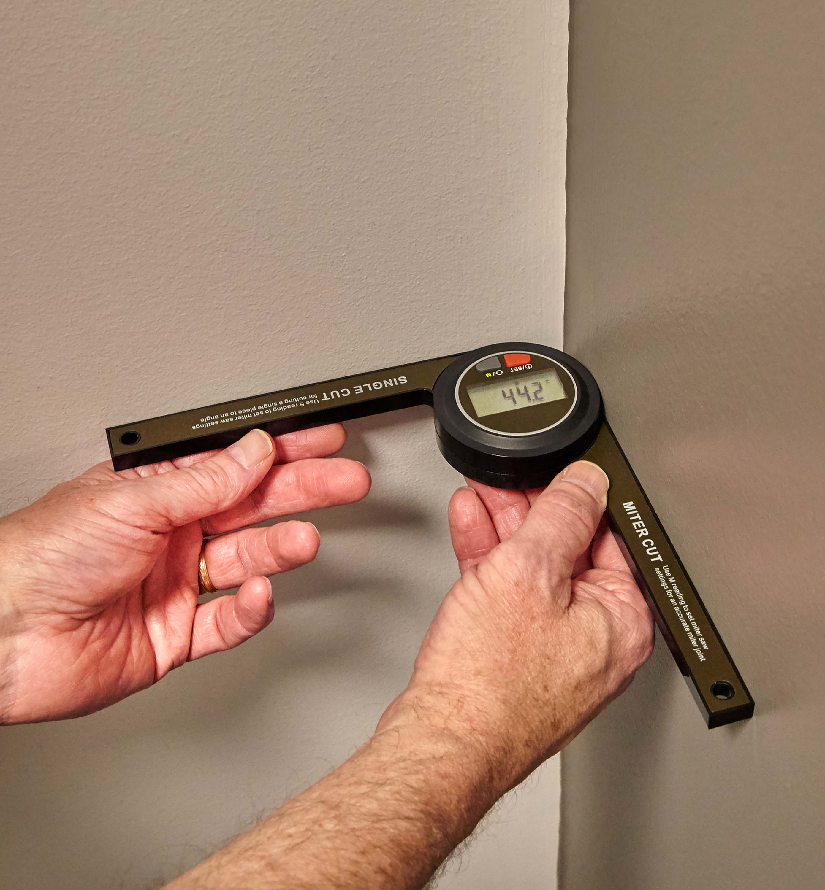 Digital Miter Saw Gauge