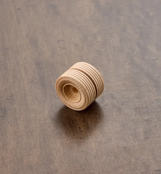 image of Roue double en bois pour véhicule-jouet