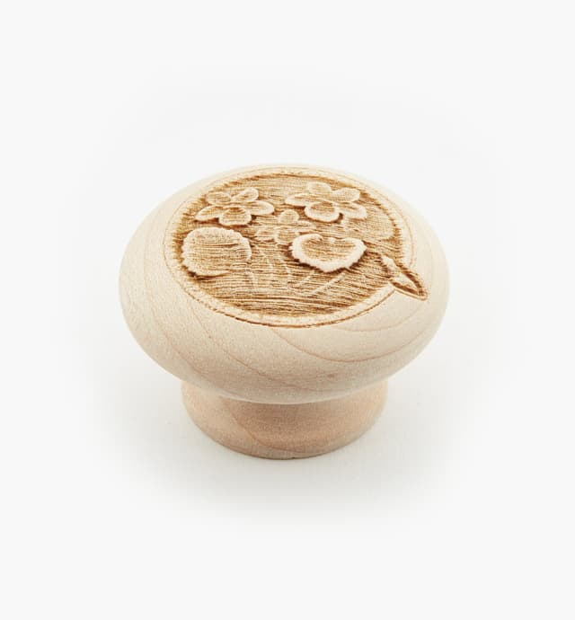 image of Boutons en bois sculptés au laser