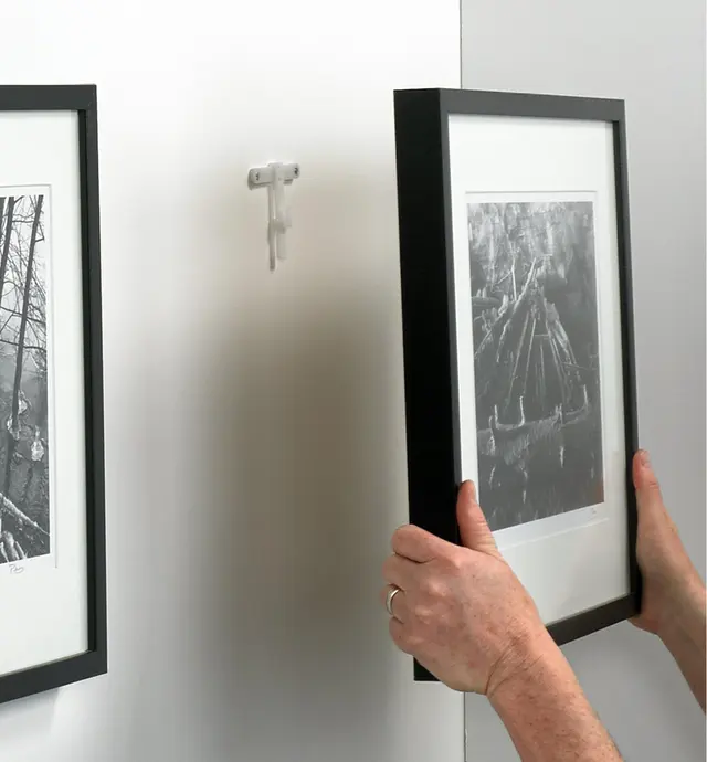 Hanging a picture on an adjustable picture hanger