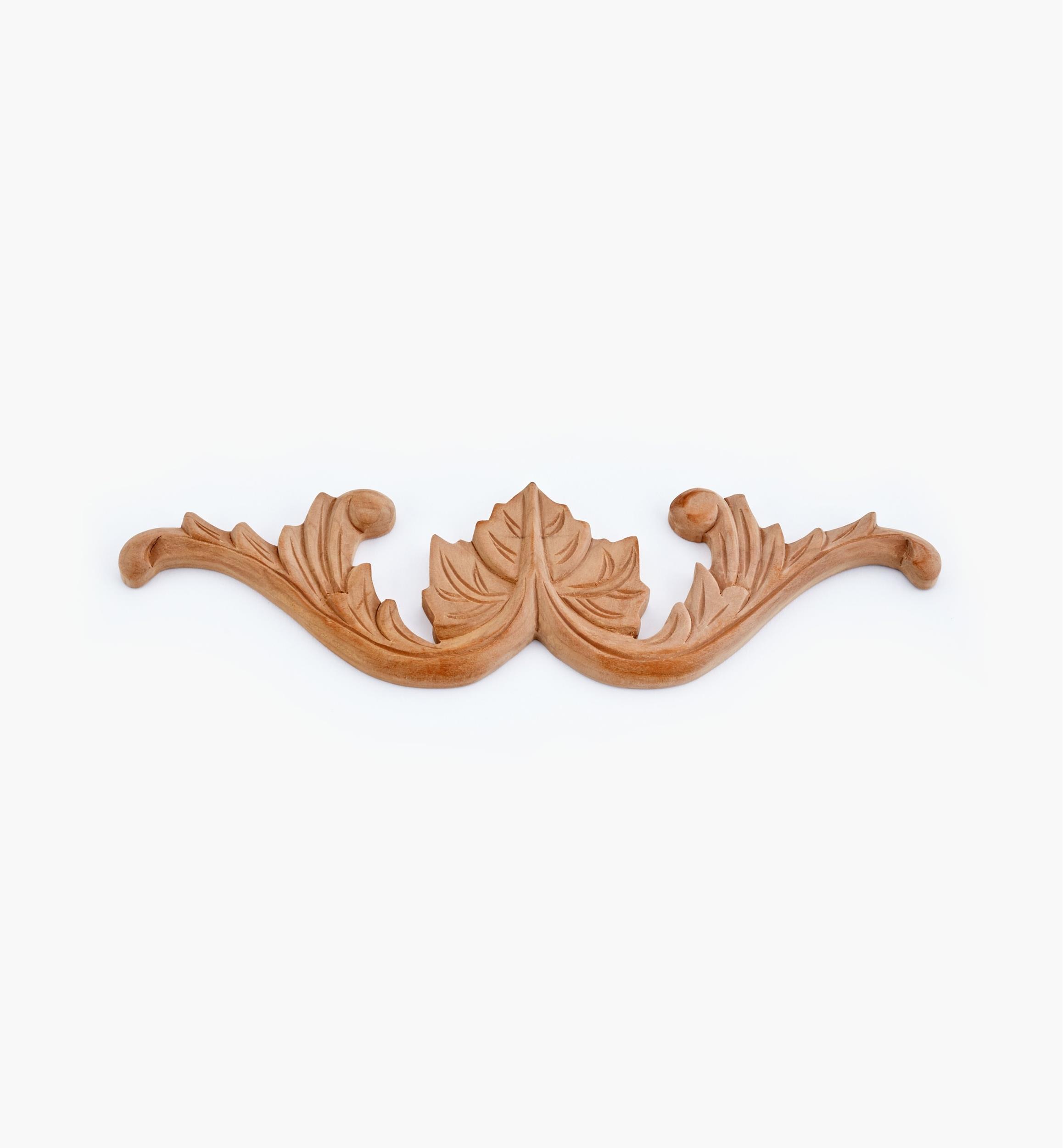 Applique horizontale sculptée à la main
