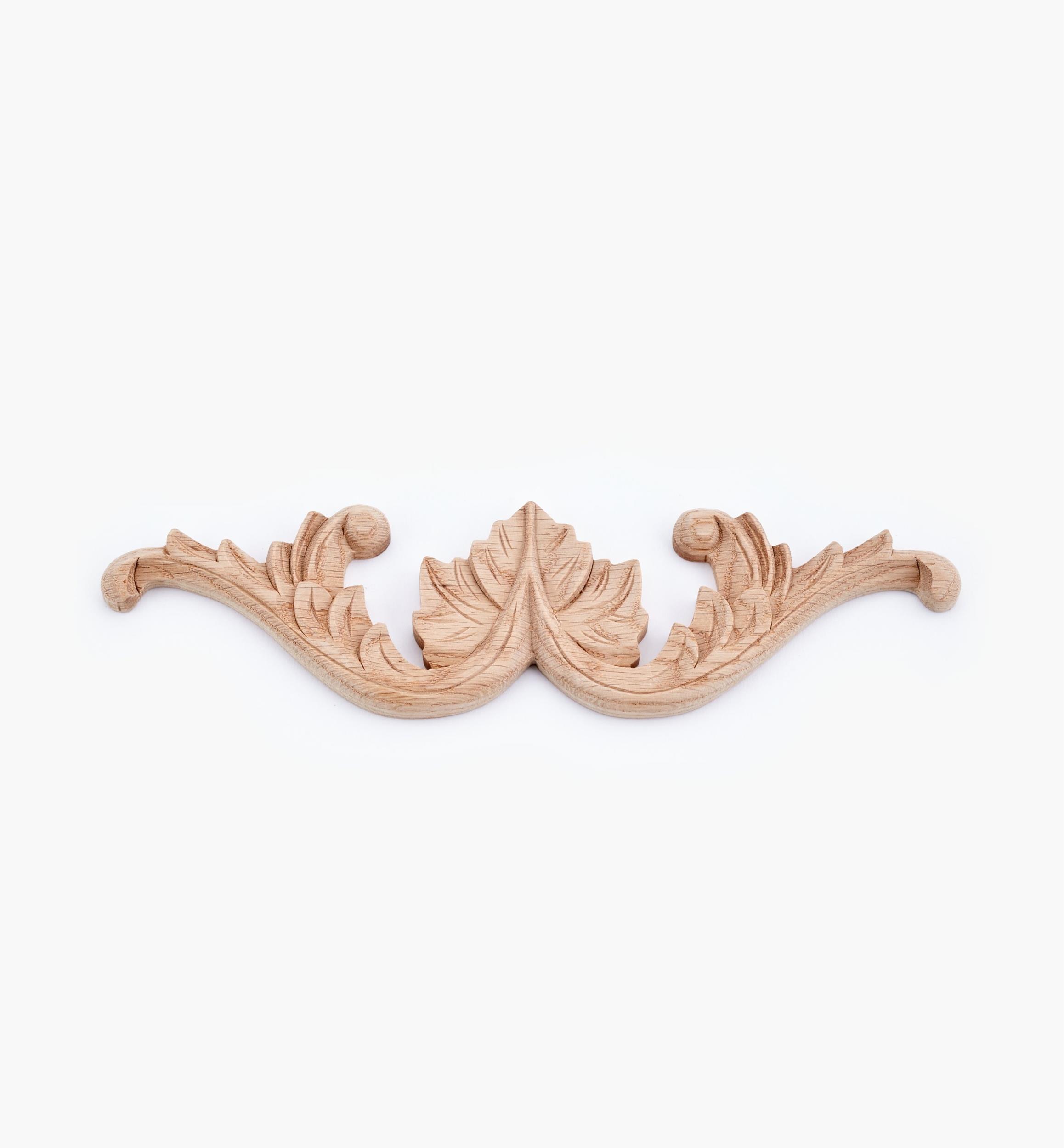 Applique horizontale sculptée à la main