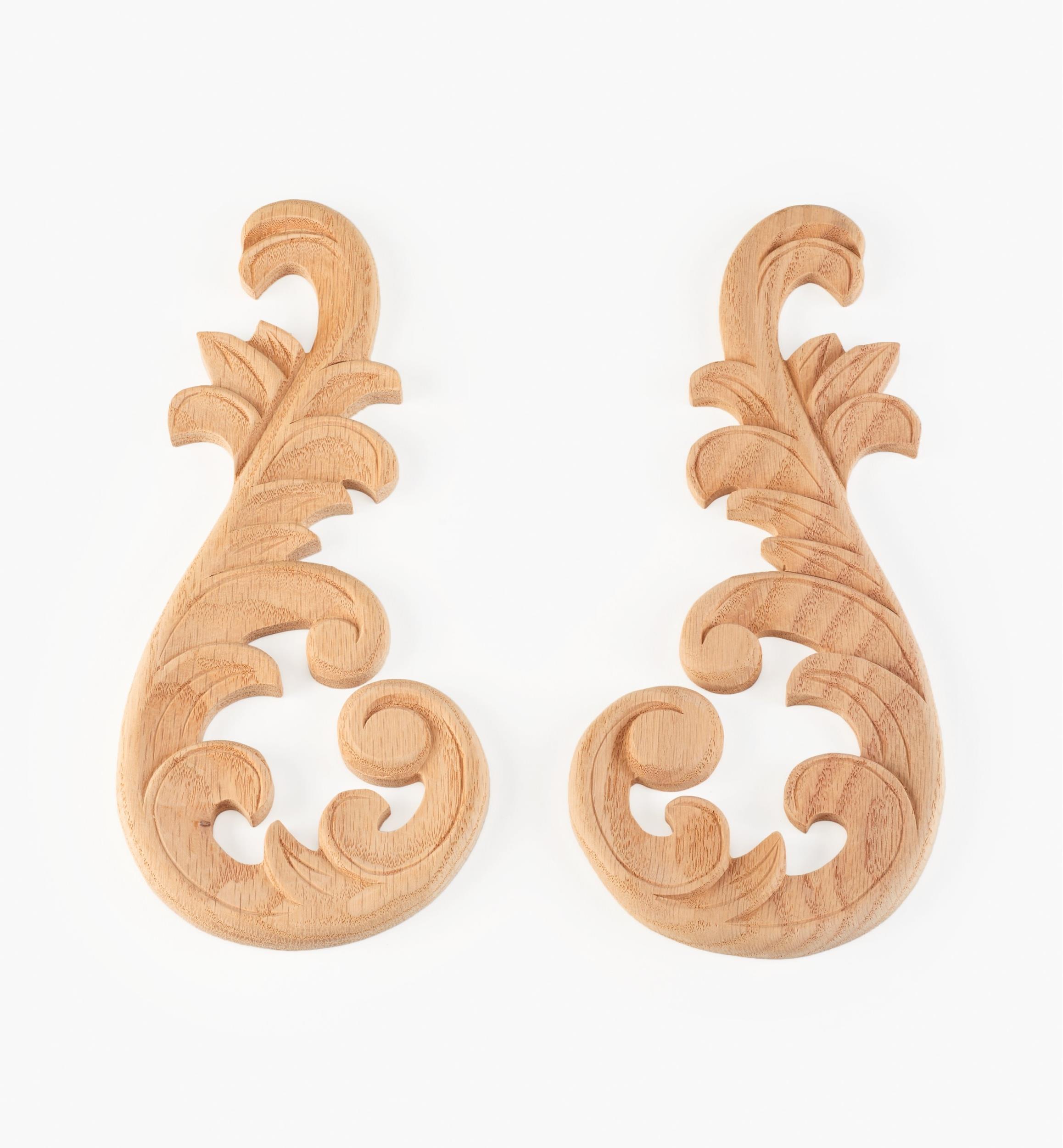 Appliques à volutes assorties sculptées la main