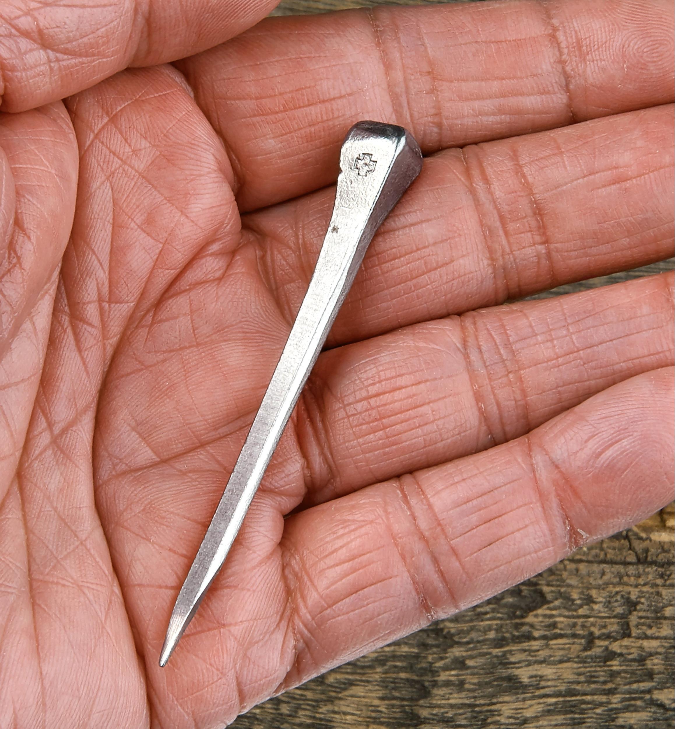 Clous de fer à cheval anciens