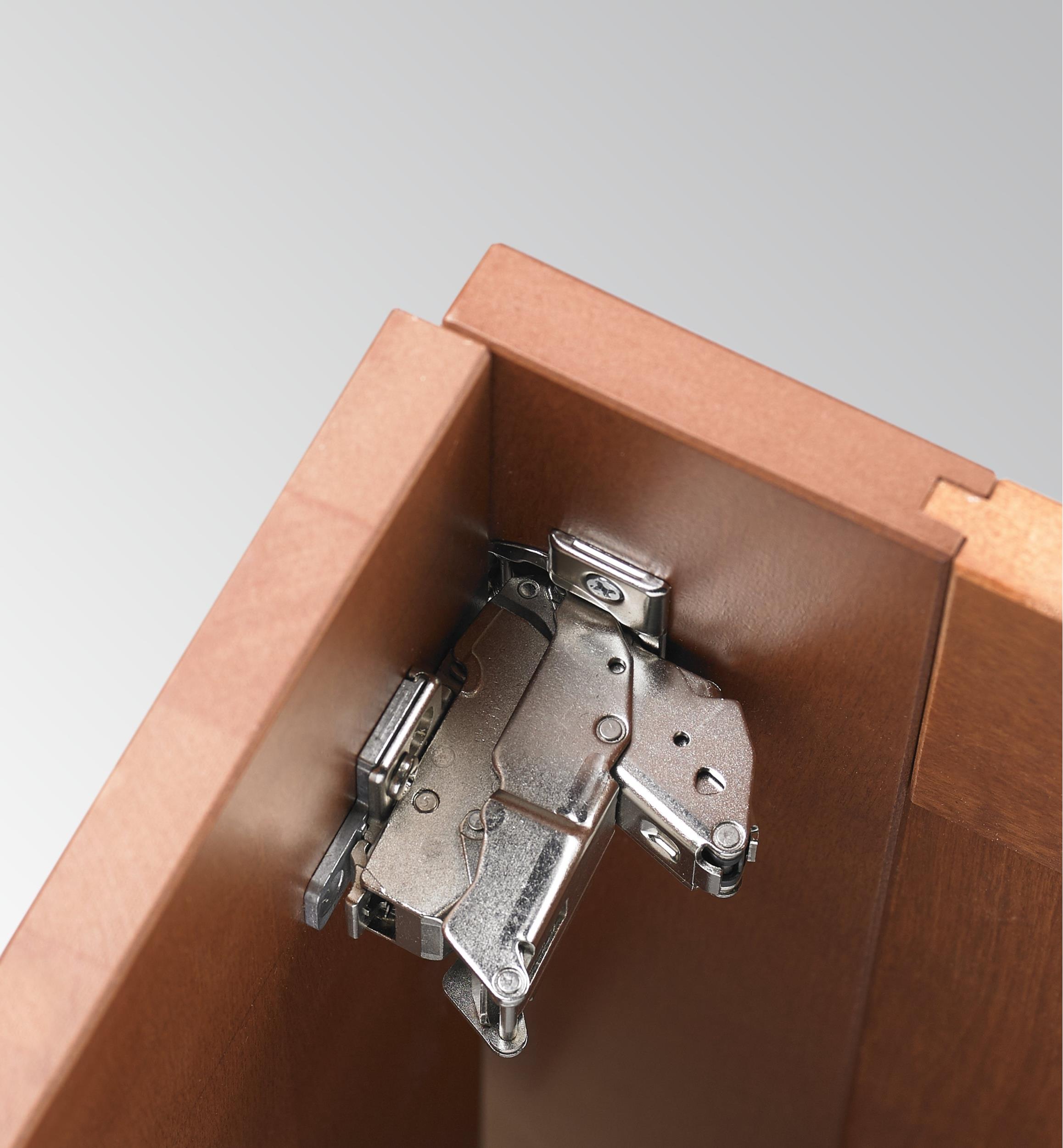 Charnières 155° Blum Clip Top avec amortisseur intégré, porte à demi-recouvrement
