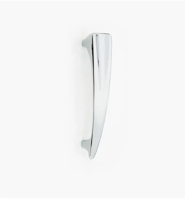 image of Contemporary Chrome-Plate En Route Vertical Handle