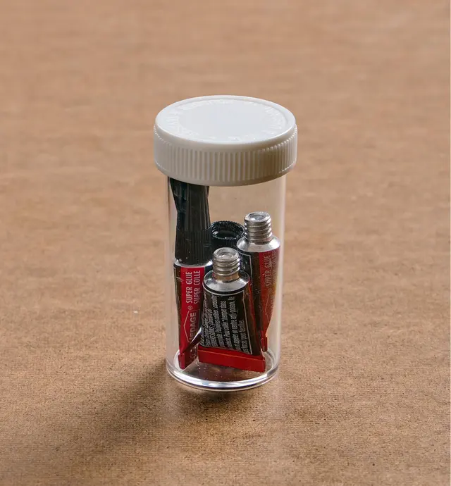 image of Petits tubes de super colle