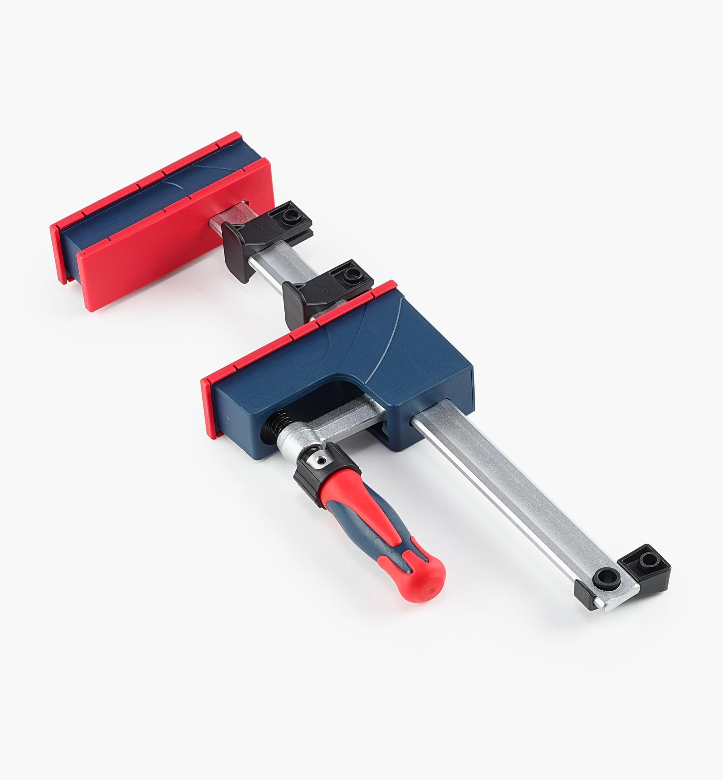 Serre-joints à mâchoire freinée