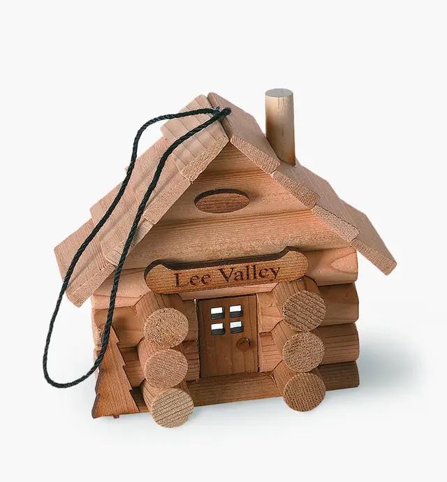image of Ornements de Noël à assembler – maison et grange en bois rond