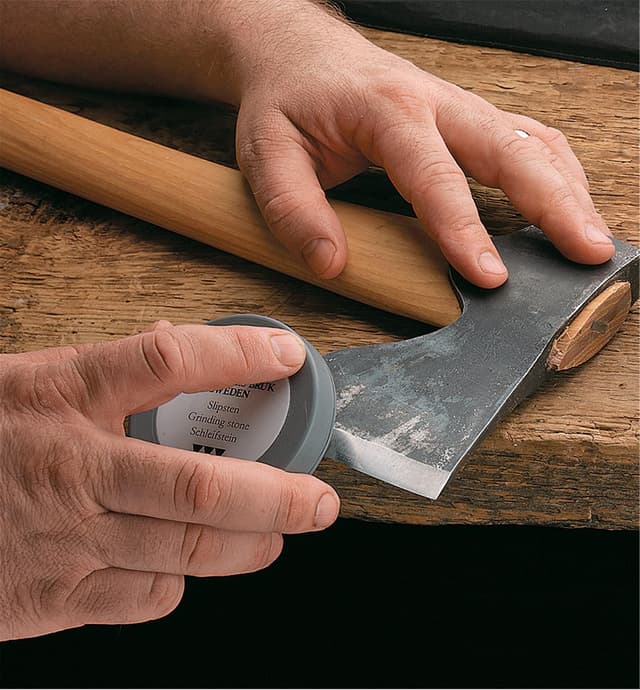 Using the Gränsfors Axe Stone to sharpen an axe