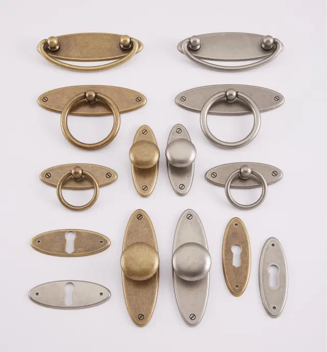 image of Quincaillerie sur platine ovale