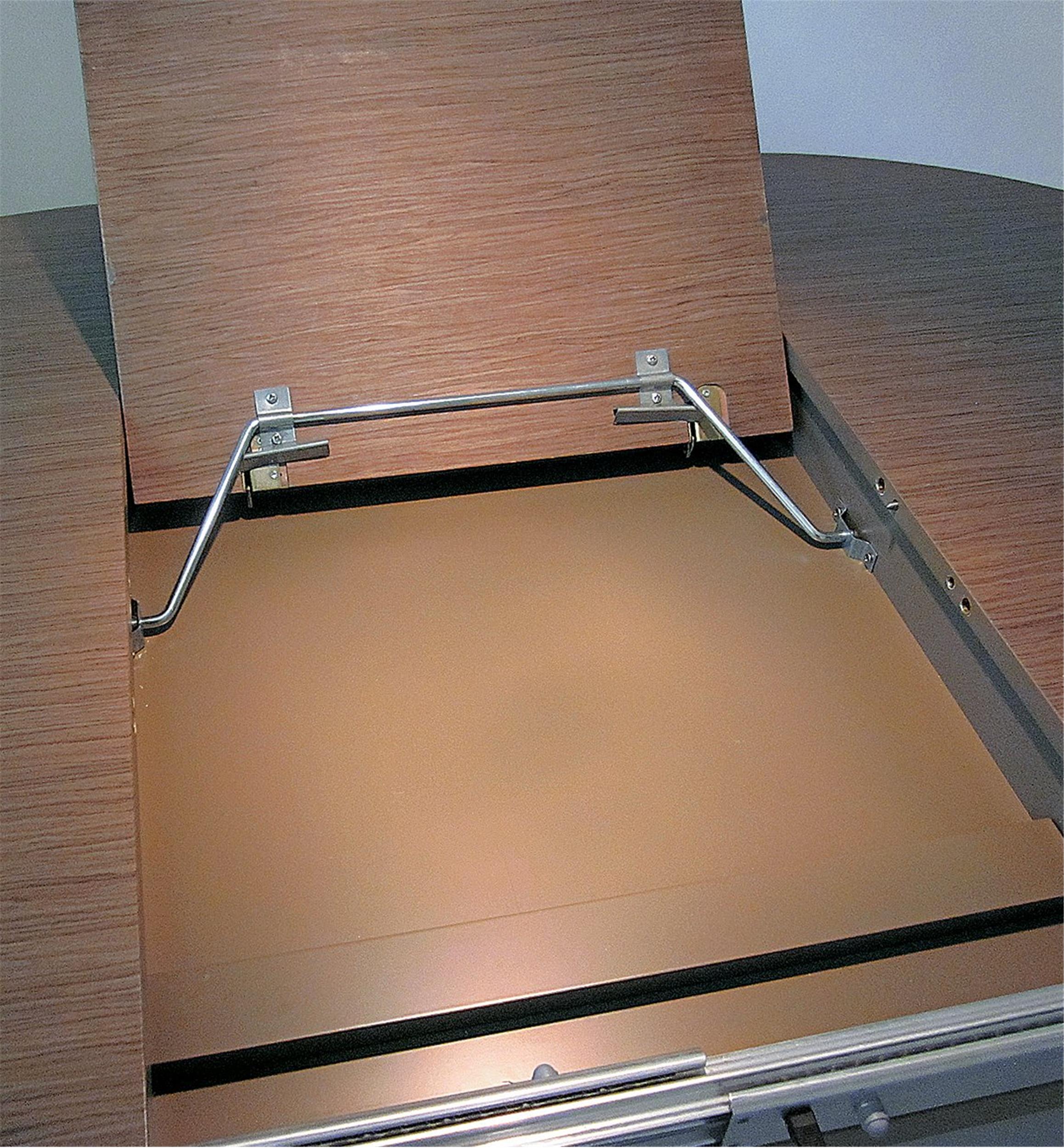 Offset-Bar Leaf-Mount Mechanism