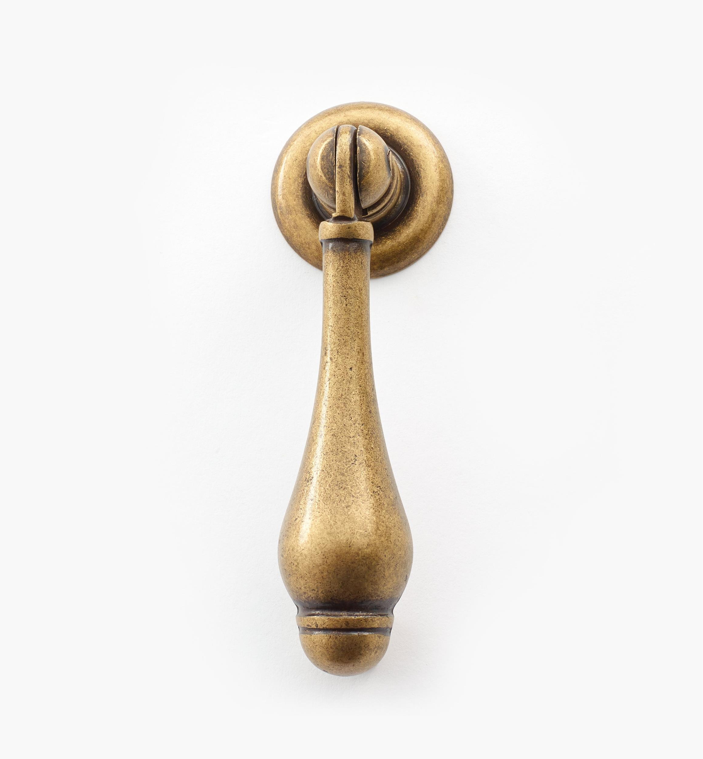 Poignée pendante  à trois perles, série II