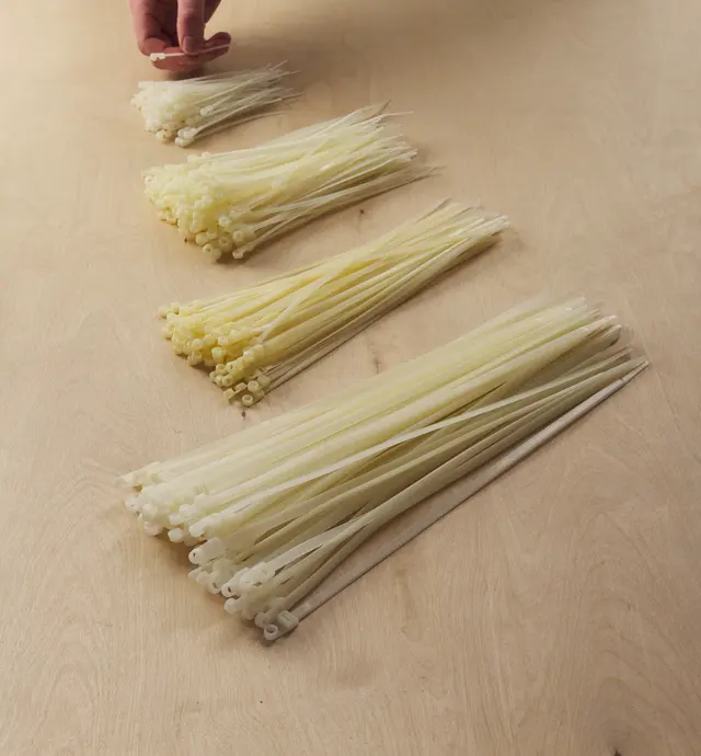 image of Attaches de câble autobloquantes à œillet